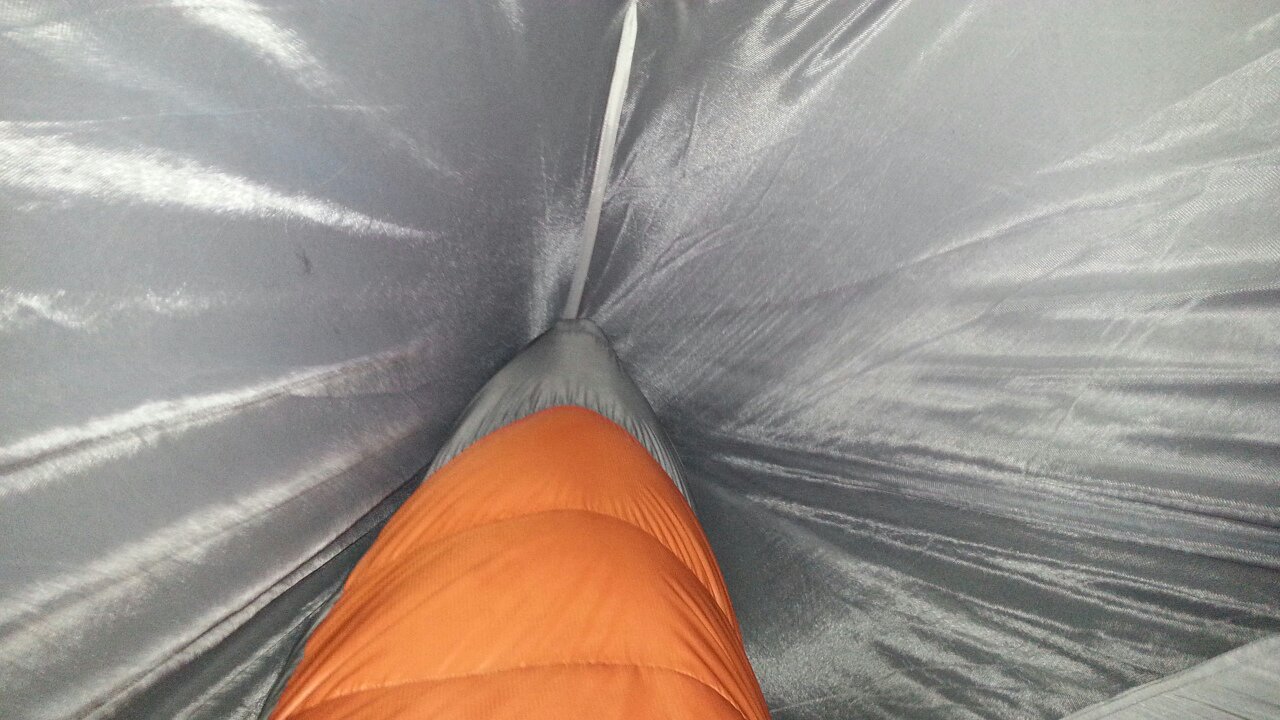 как спасти палатку в бурю