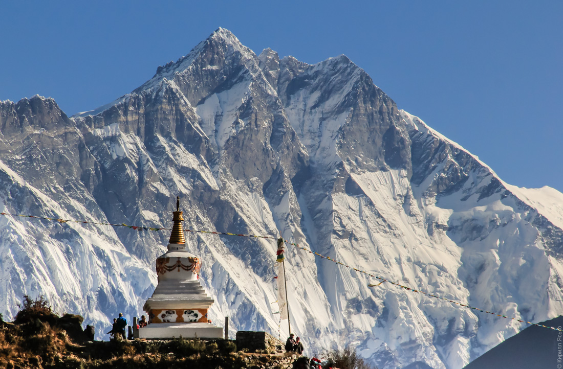 буддийская ступа в Гималаях (трек к Эвересту)