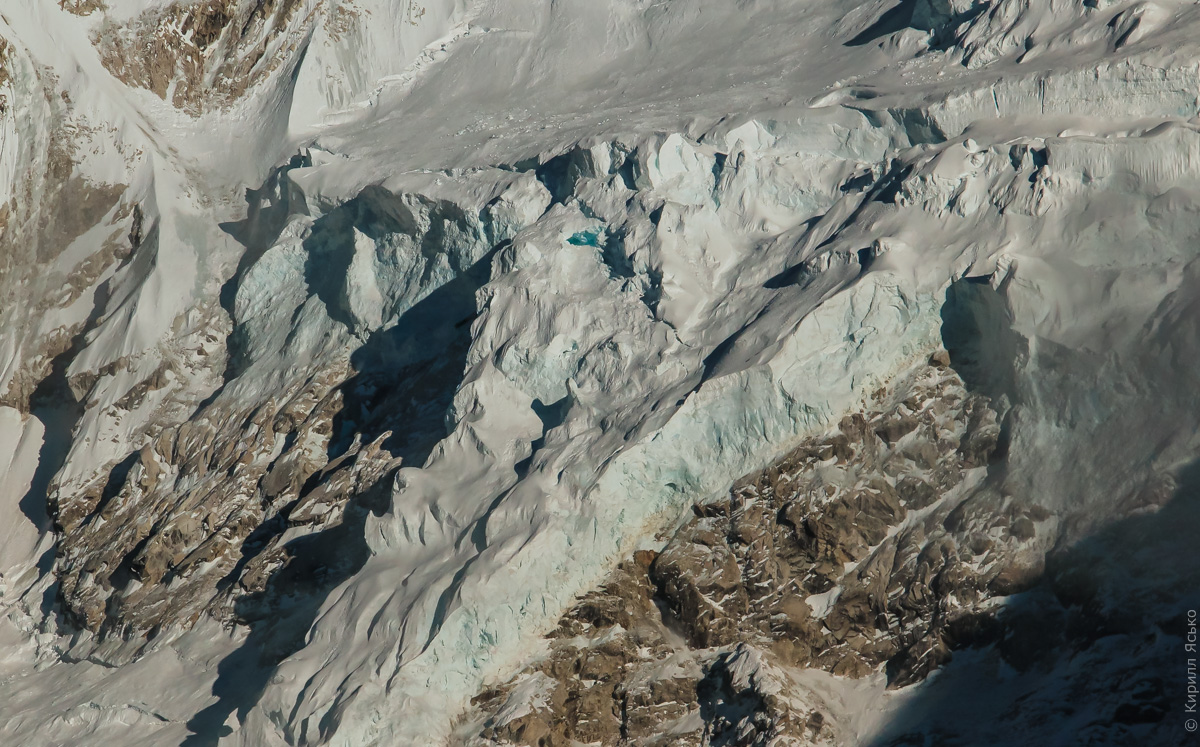 Голубой лед на склонах Нуптце