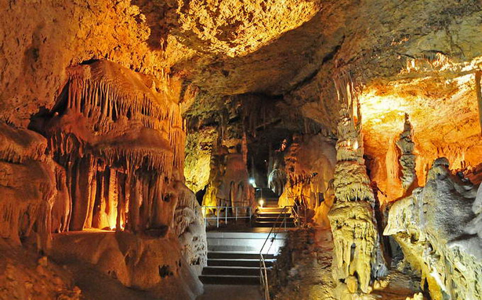 в пещере Эмине-Баир-Хосар, Крым