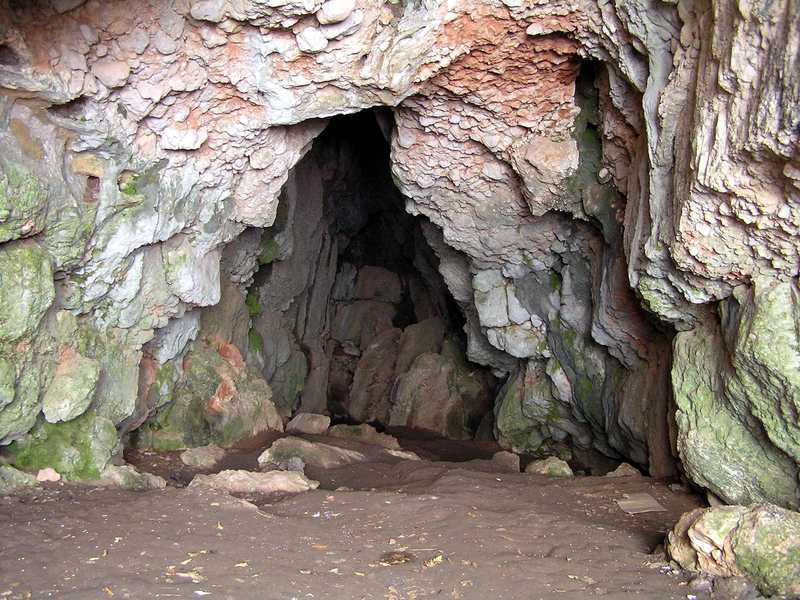 вход в пещеру МАН