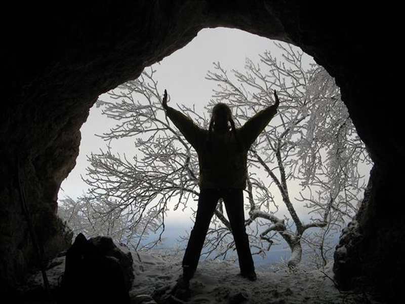 вход в пещеру МАН