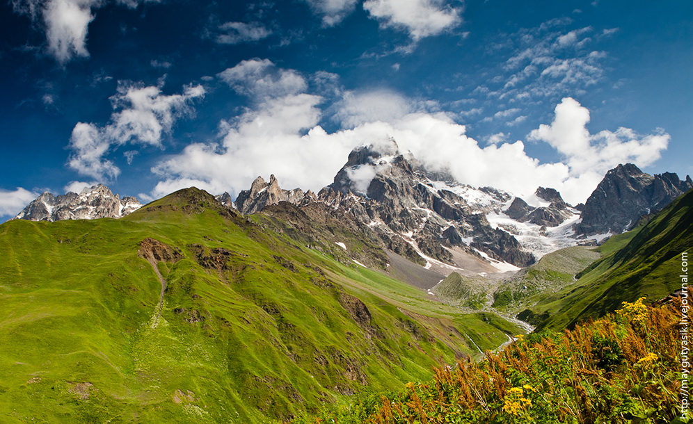 гора Ушба (4690м), Кавказ  у перевала Гули, Сванетия