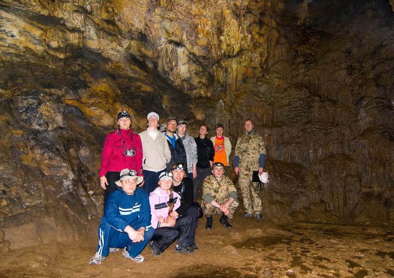 группа в пещере