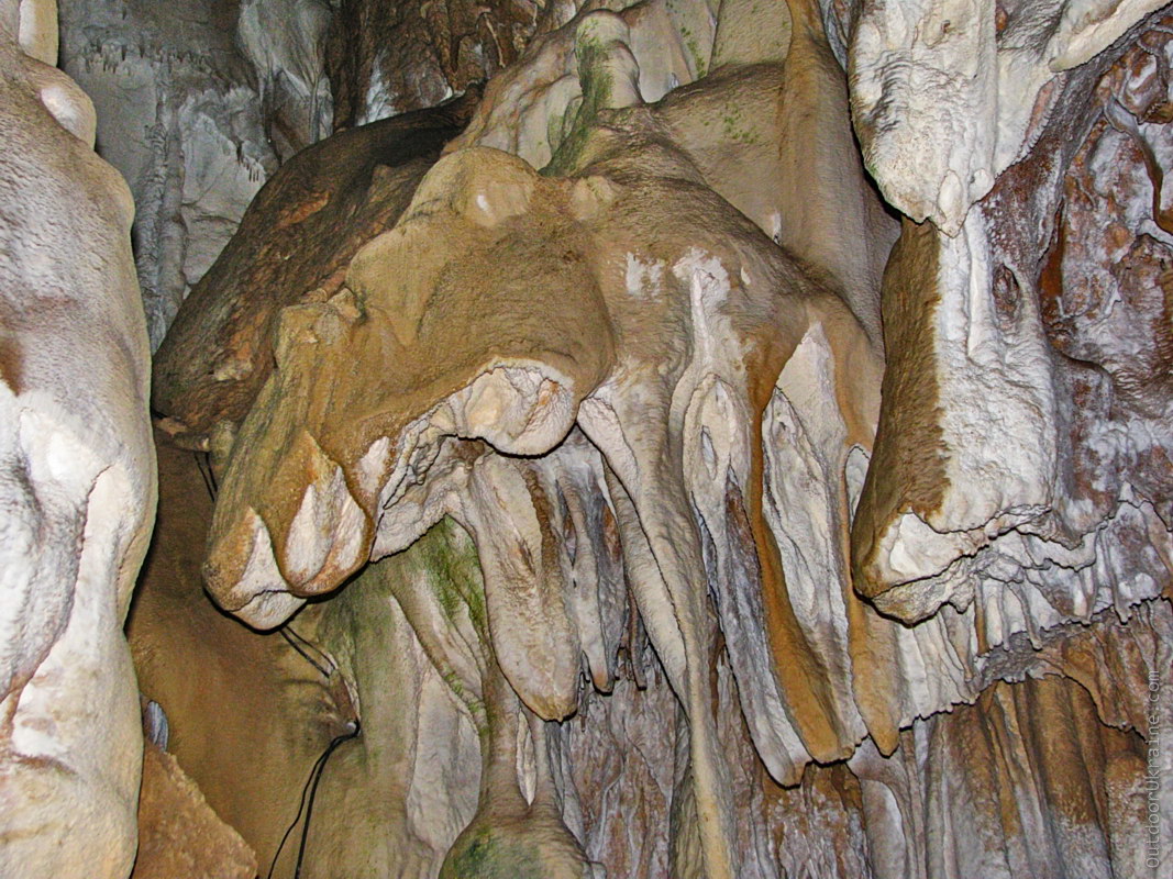 Натечные образования в Мраморной пещере