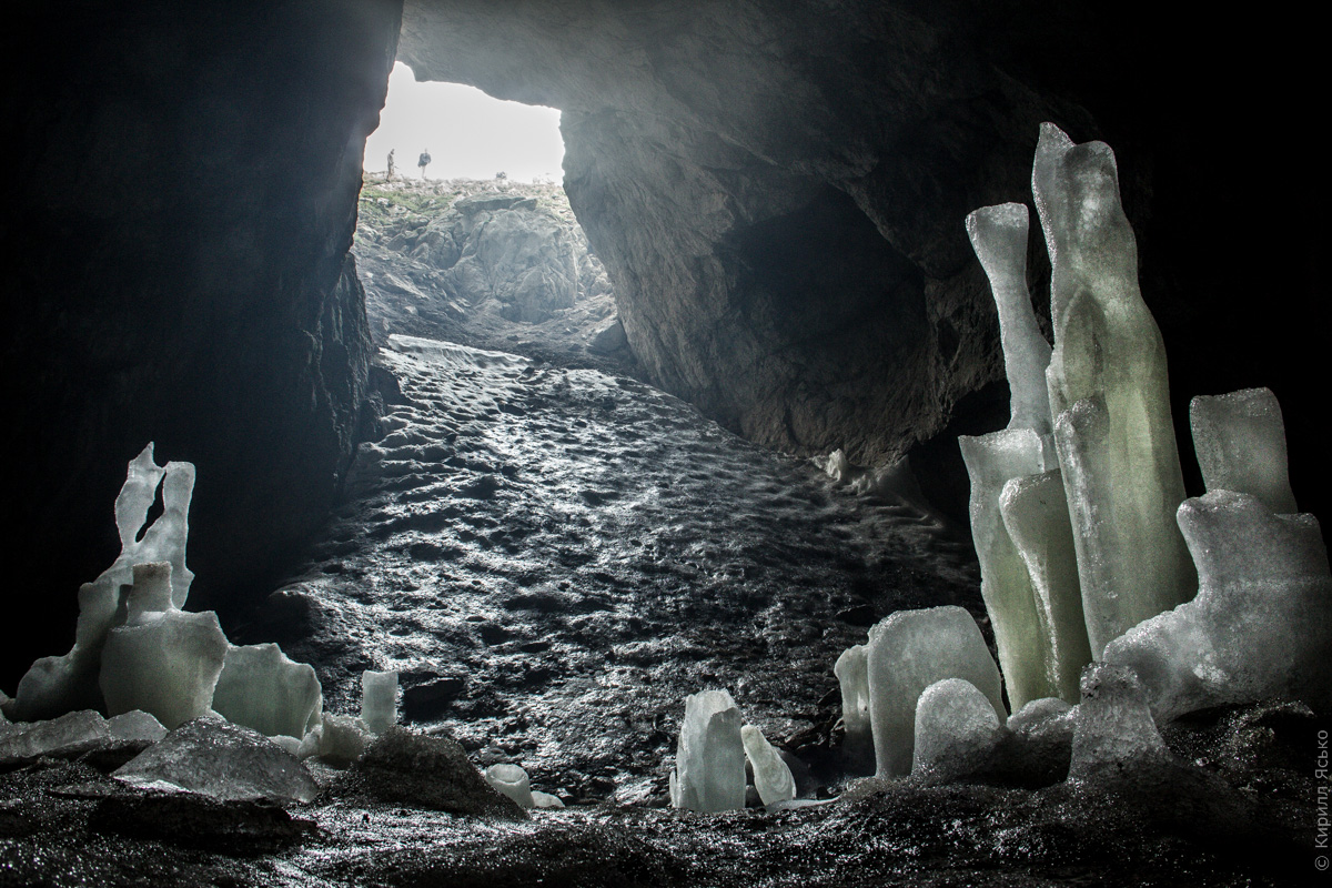 ледяная пещера в Дурмиторе