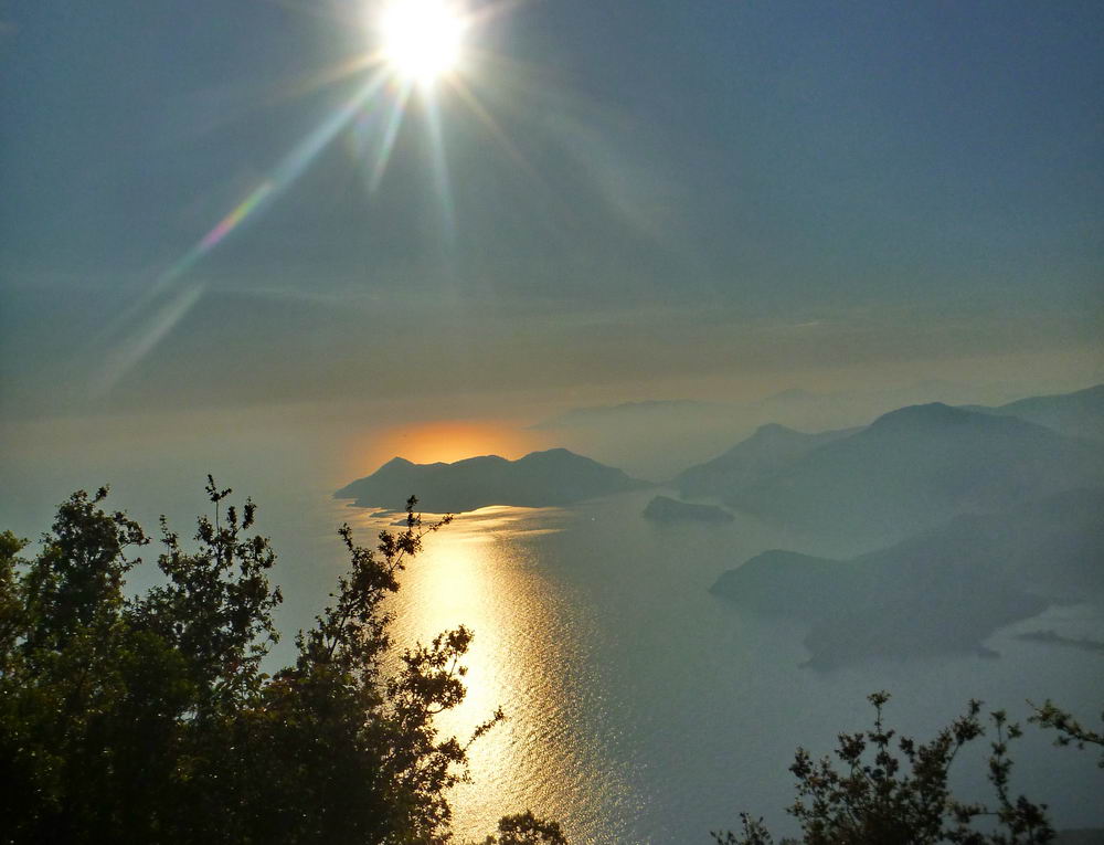 Солнце над островами Олюдениза