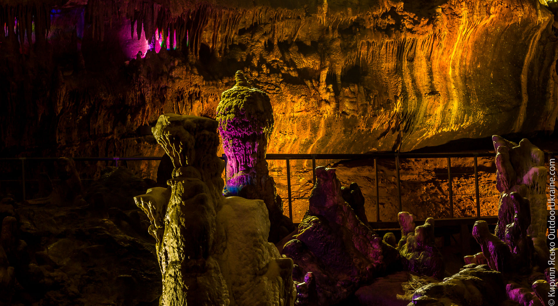 Пещера прометея грузия. Кутаиси пещера Прометея. Цхалтубо пещера Прометея. Цхалтубо Грузия пещера Прометея.